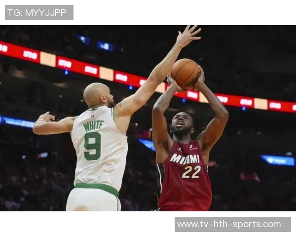 维金斯上半场表现抢眼10投7中三分球4投3中贡献17分4篮板助力球队奋战